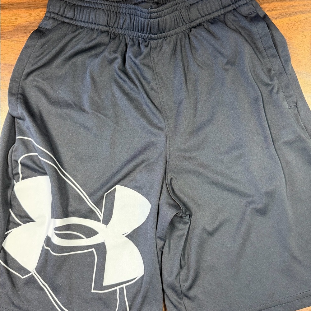 Boys under armour shorts-like new, youth medium